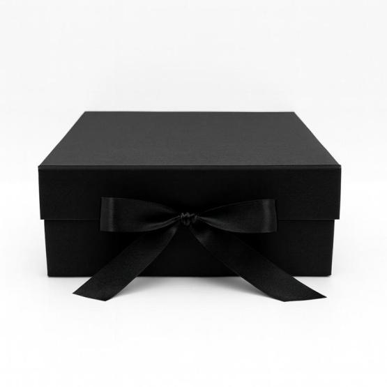 Ekskluzywne pudełko M czarne na magnes