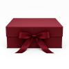Bordowe pudełko prezentowe z magnesem M