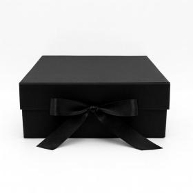 Ekskluzywne pudełko M czarne na magnes
