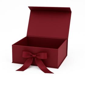 Ekskluzywne pudełko M burgundowe na magnes